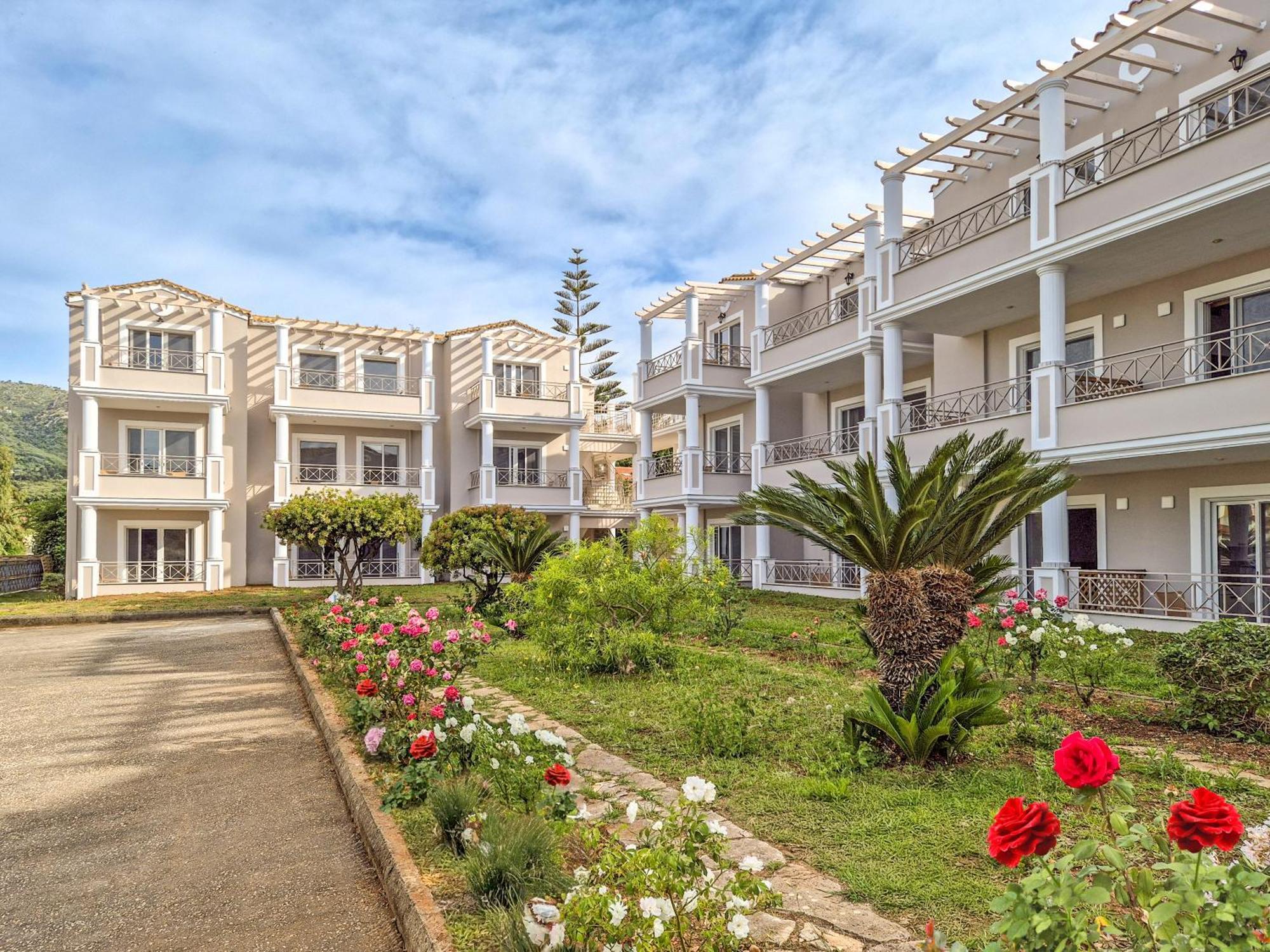 Thinalos Aparthotel Ахарави Экстерьер фото